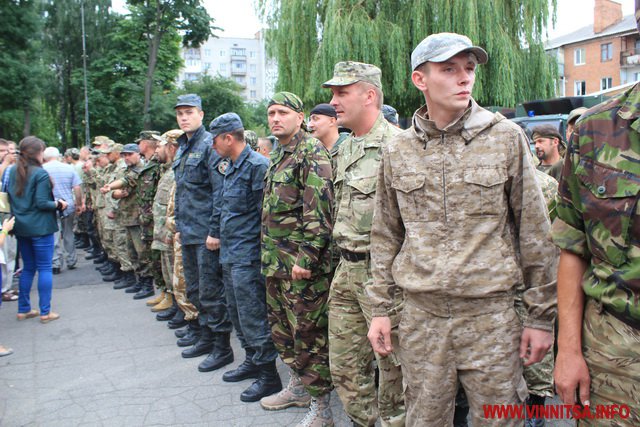 Вінничани зустріли захисників. Бійці Нацгвардії повернулись додому не всі - фото 57