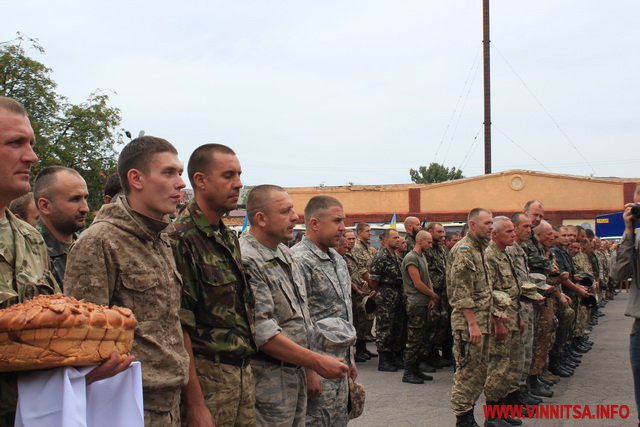 Вінничани зустріли захисників. Бійці Нацгвардії повернулись додому не всі - фото 61