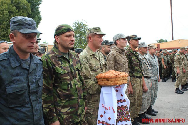 Вінничани зустріли захисників. Бійці Нацгвардії повернулись додому не всі - фото 62