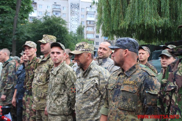 Вінничани зустріли захисників. Бійці Нацгвардії повернулись додому не всі - фото 63