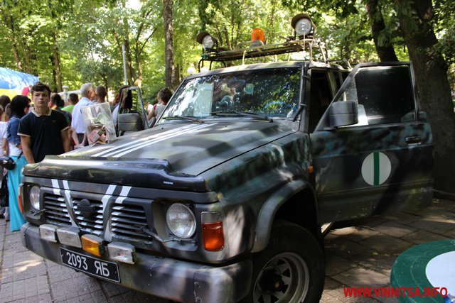 День Конституції вінничани відзначили в парку з шашликом, бігусом, рибою та борщем - фото 15