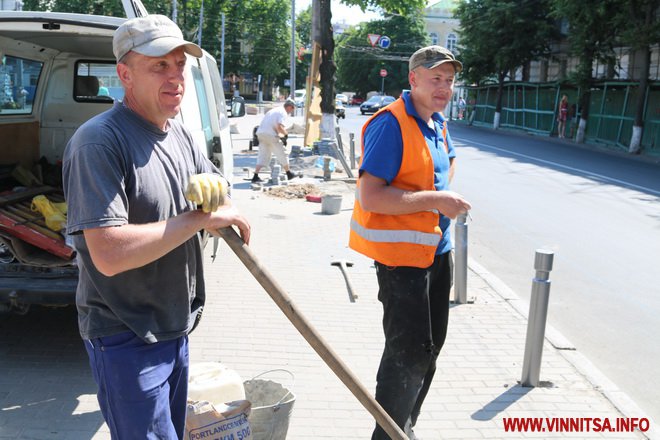 У центрі Вінниці площу обгородили від автівок