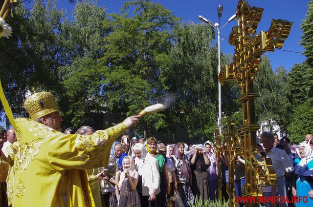 У Вінниці освятили накупольні хрести та встановили їх на храмі - фото 8