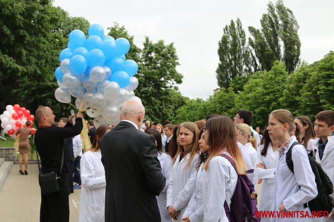 Донеччани «посадили» у Вінниці гігантську троянду, подякувавши за гостинність - фото 16