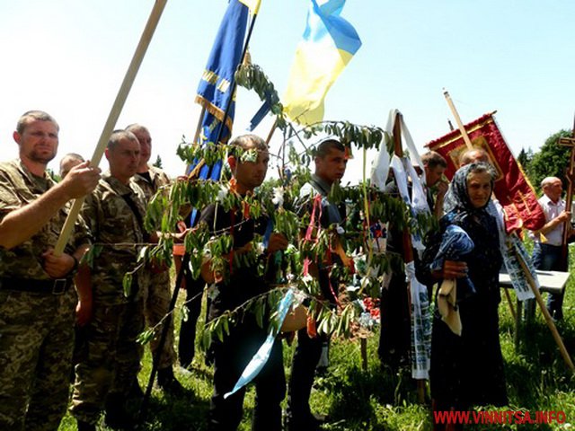 Вінничани провели в останній путь загиблого солдата - Руслана Зайця - фото 2