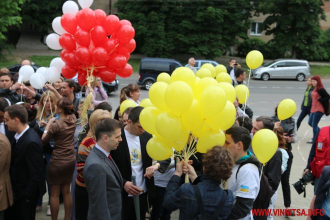 Донеччани «посадили» у Вінниці гігантську троянду, подякувавши за гостинність - фото 19