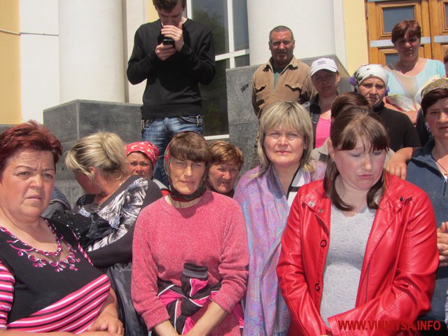 Селяни прийшли під стіни Вінницької ОДА. Кажуть, рейдери захопили їх підприємство - фото 8