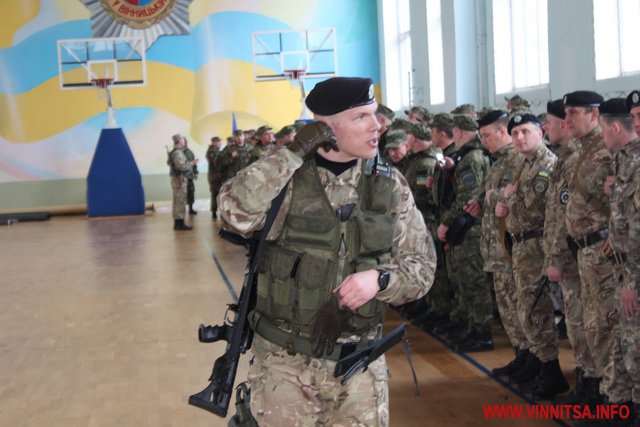 Священик окропив водою вінницьких міліціонерів. Хлопці відправились в АТО - фото 6