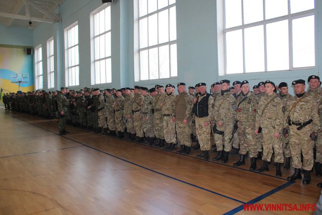 Священик окропив водою вінницьких міліціонерів. Хлопці відправились в АТО - фото 7