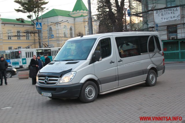 Додому назавжди. Сотні вінничан навколішках зустріли «кіборгів», які загинули біля Донецького аеропорту - фото 28