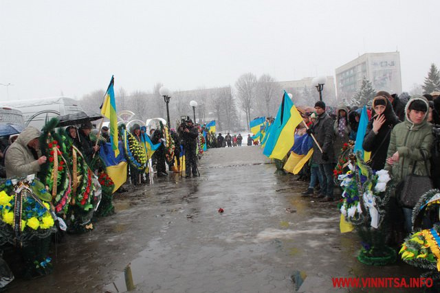 Тисячі вінничан провели в останню путь "кіборгів" 95-ї бригади - фото 49