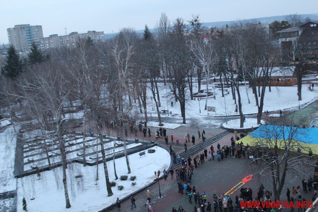 Вінничани запалили свічу в пам'ять загиблих, від рук терористів в Маріуполі та Волновахі - фото 27