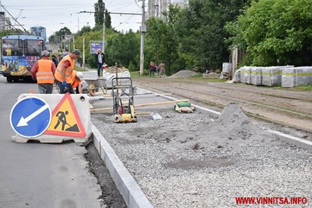 Доступна Вишенька: на Келецькій всі зупинки облаштують тактильною плиткою - фото 2