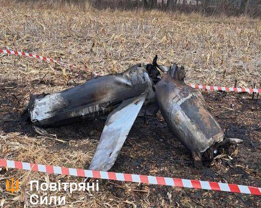 Повітряні сили показали уламки збитих вчора ракет «Калібр» та Х-101 - фото 2