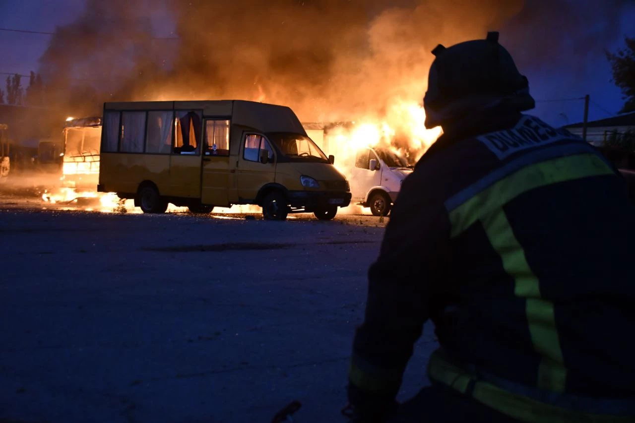 Росіяни обстріляли Херсонщину: горіли автобуси. Фото і відео