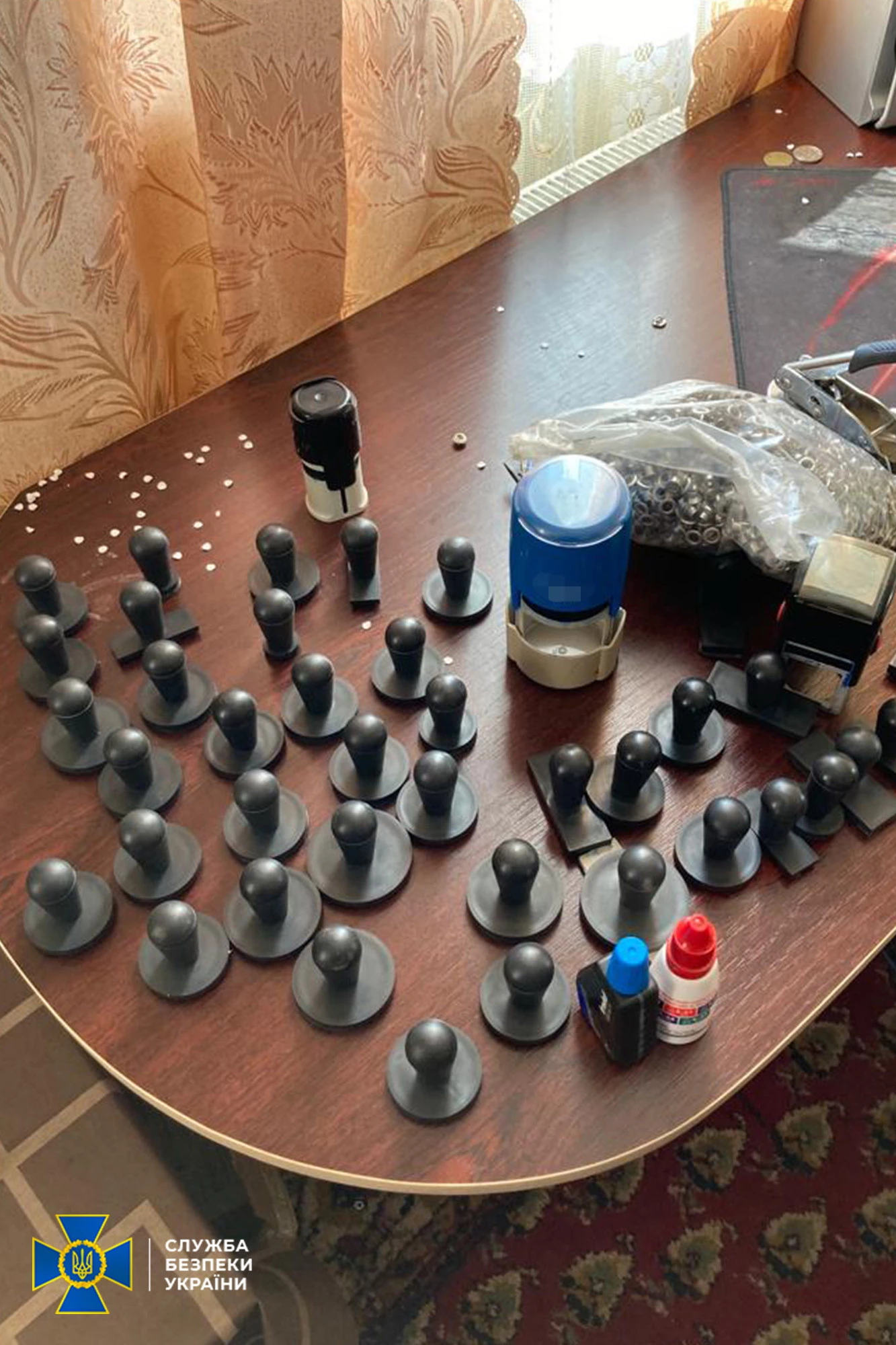 Підпільна типографія виготовляла фальшиві паспорти для «легалізації» росіян в Україні та ЄС