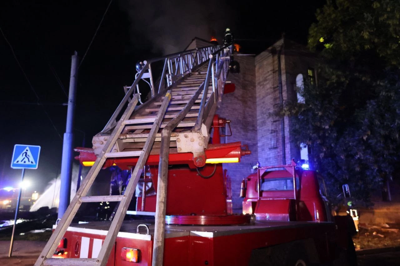 У Харкові безпілотники влучили в навчальний заклад та спортивний комплекс. Фото