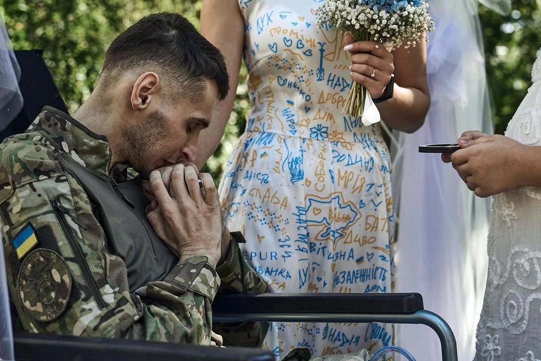 Лікарі казали, що не виживе. Історія кохання Анни і Влада, що одружилися у шпиталі