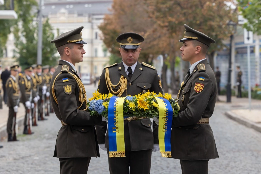 У День захисників та захисниць Зеленський вручив нагороди, а ліцеїсти проголосили військову клятву