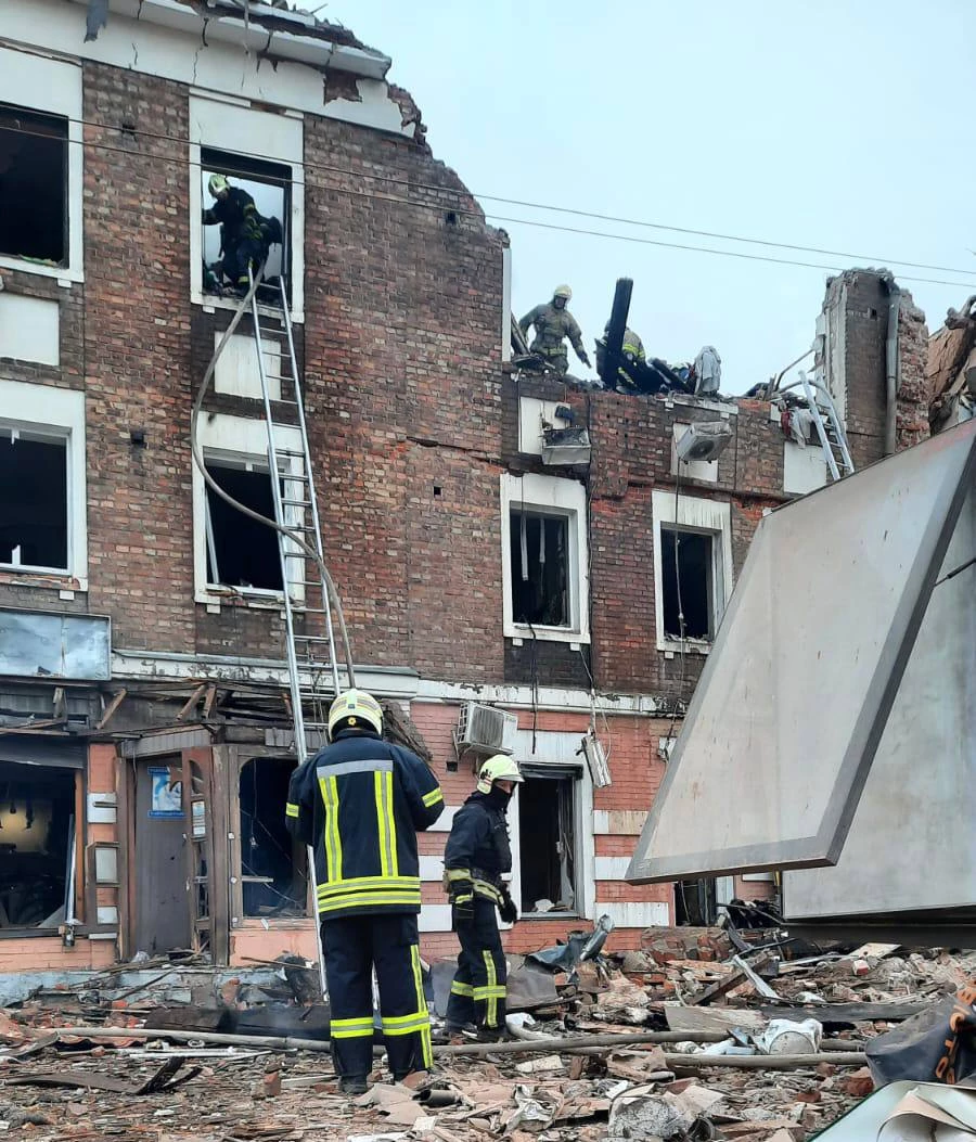 Показали фото з Харкова: загибла дитина і 16 постраждалих
