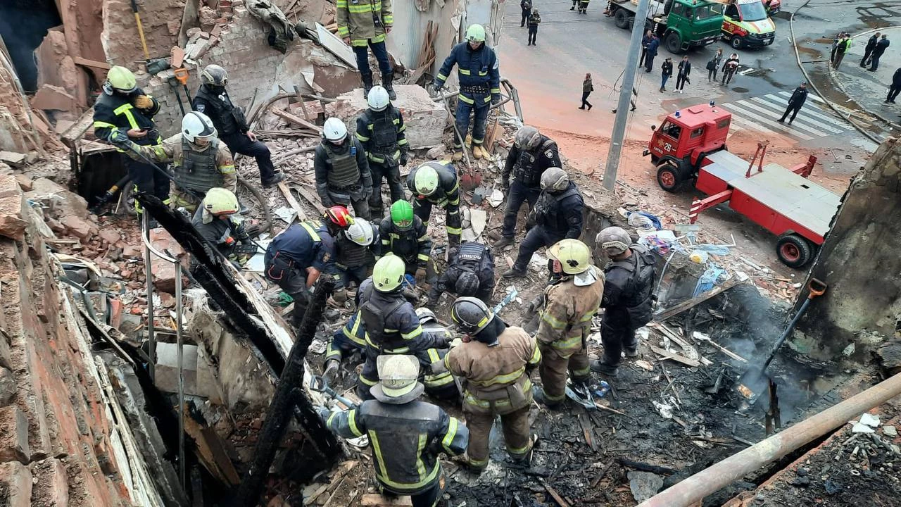 Показали фото з Харкова: загибла дитина і 16 постраждалих