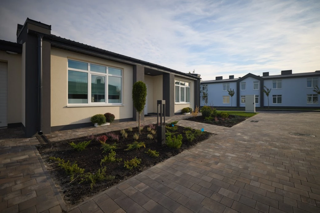 Зеленський на Київщині подивився, яке житло будують для людей, що втратили свої домівки. Фото