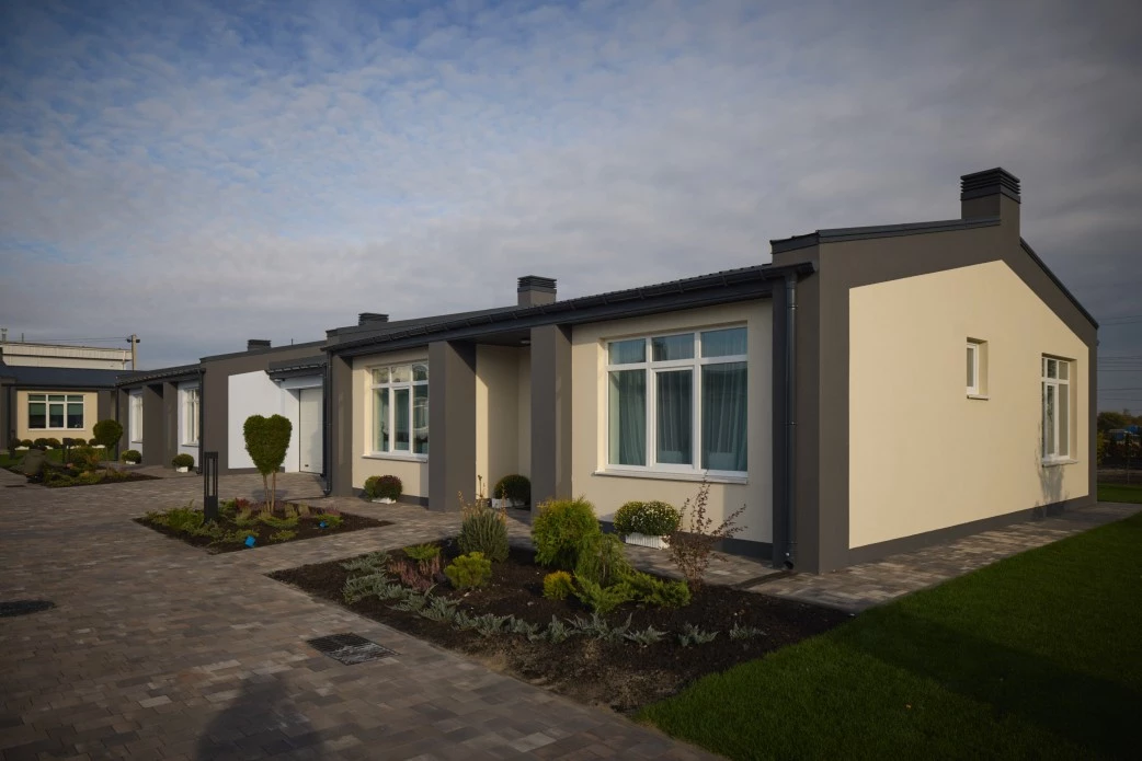 Зеленський на Київщині подивився, яке житло будують для людей, що втратили свої домівки. Фото