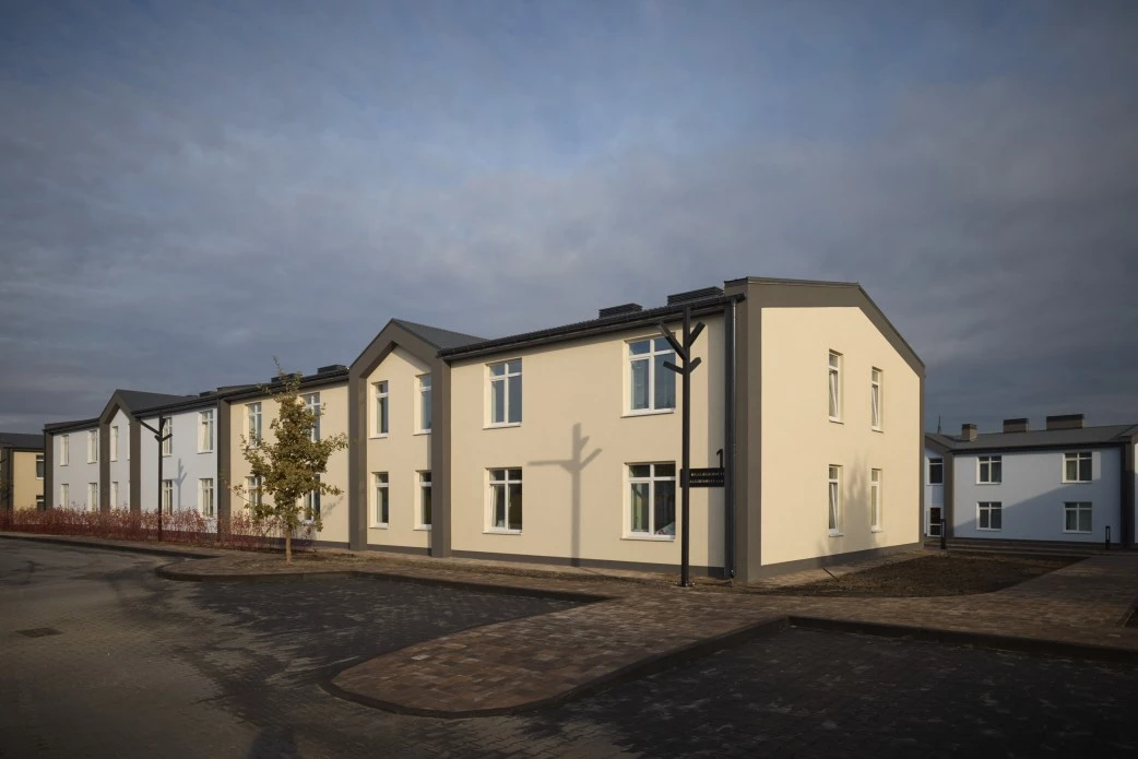 Зеленський на Київщині подивився, яке житло будують для людей, що втратили свої домівки. Фото