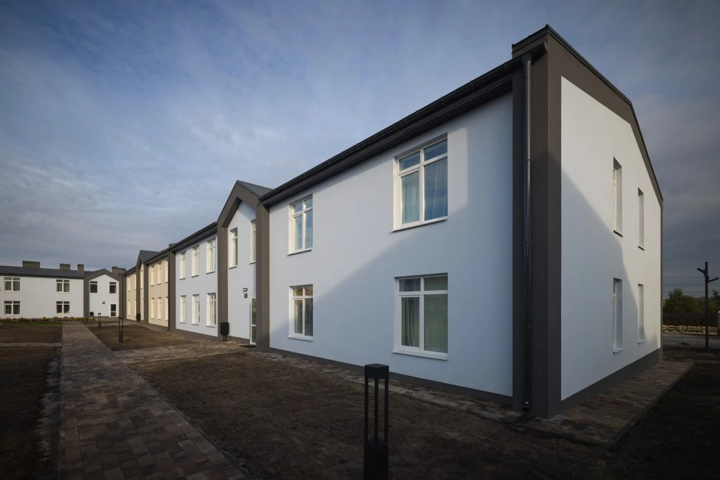 Зеленський на Київщині подивився, яке житло будують для людей, що втратили свої домівки. Фото