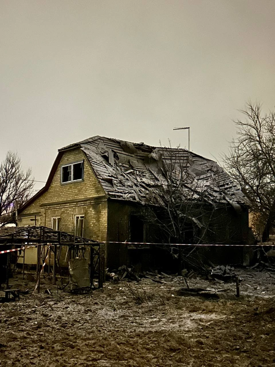 На Київщині 4 постраждалих, повітряну тривогу оголосили після перших вибухів