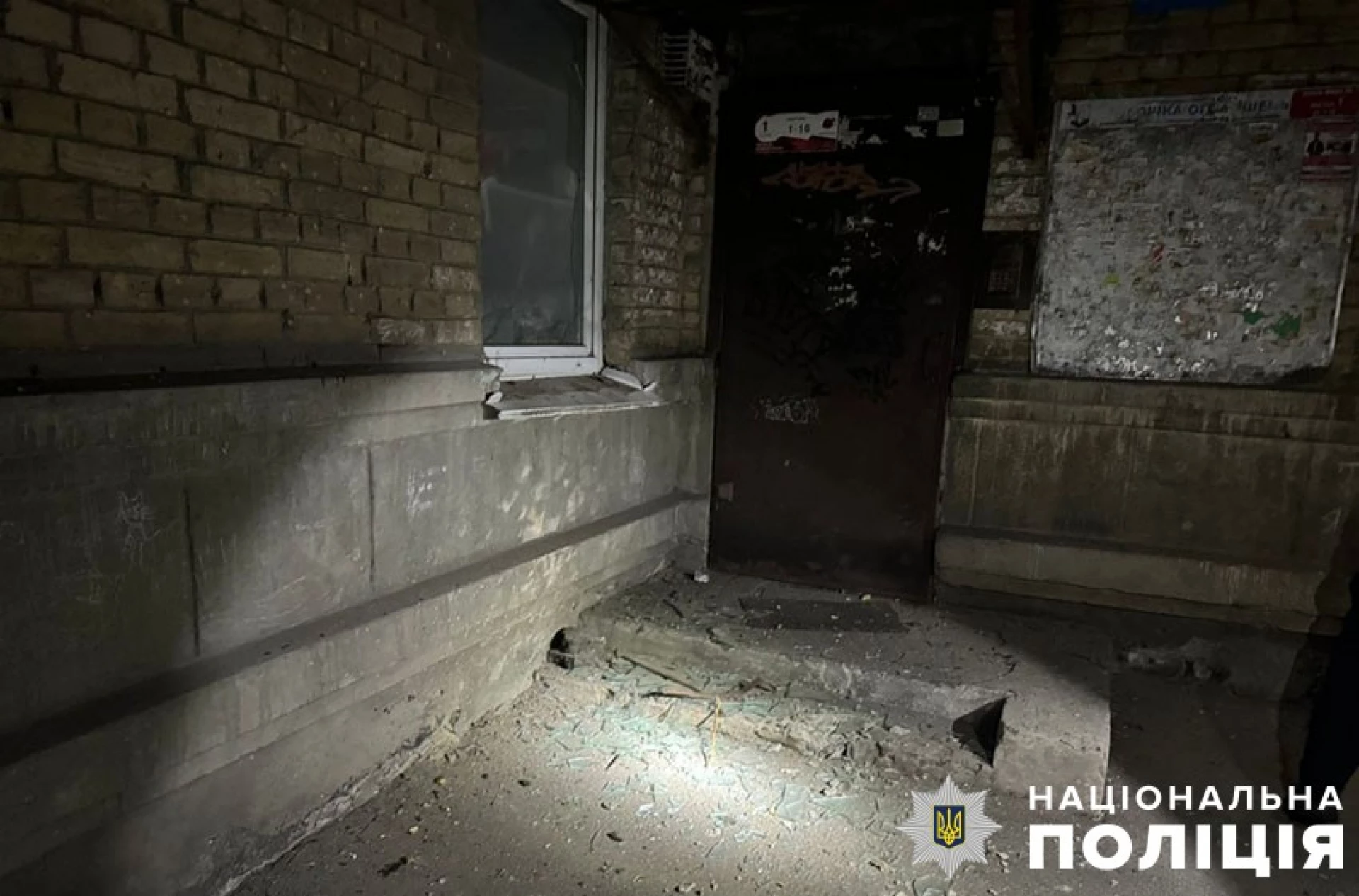 В Києві 26-річний чоловік підірвав гранату у дворі. Пошкоджено авто та вікна у будинку