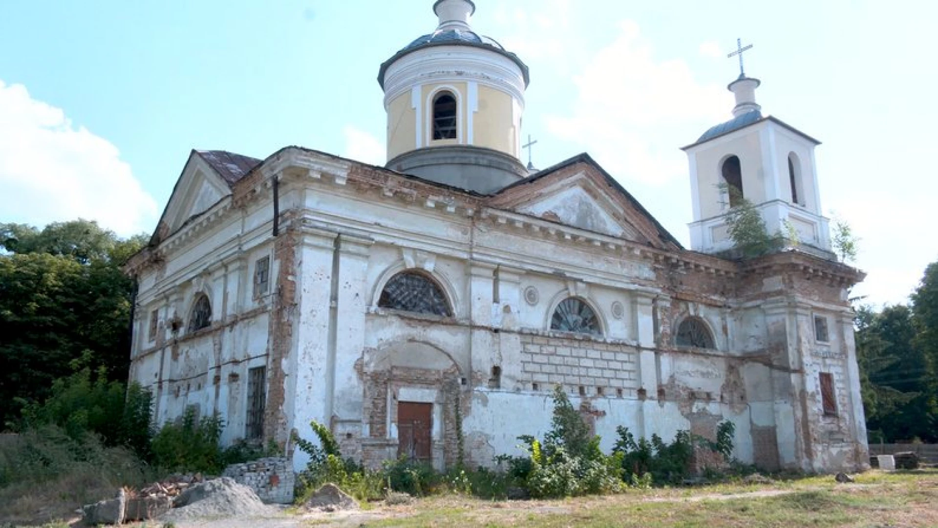 На Черкащині розсипається унікальний Костел