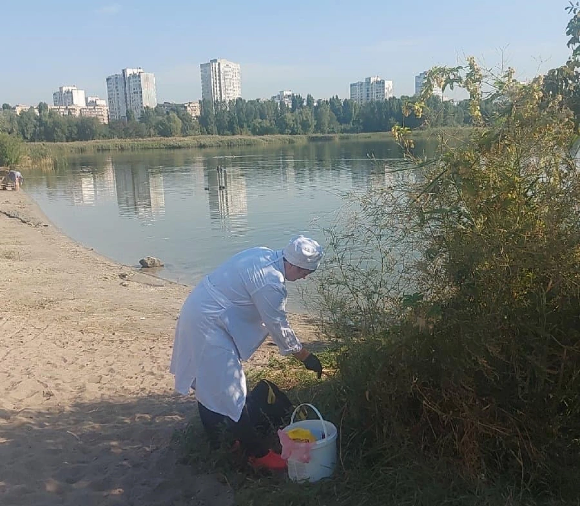 В Києві біля озер труять гризунів
