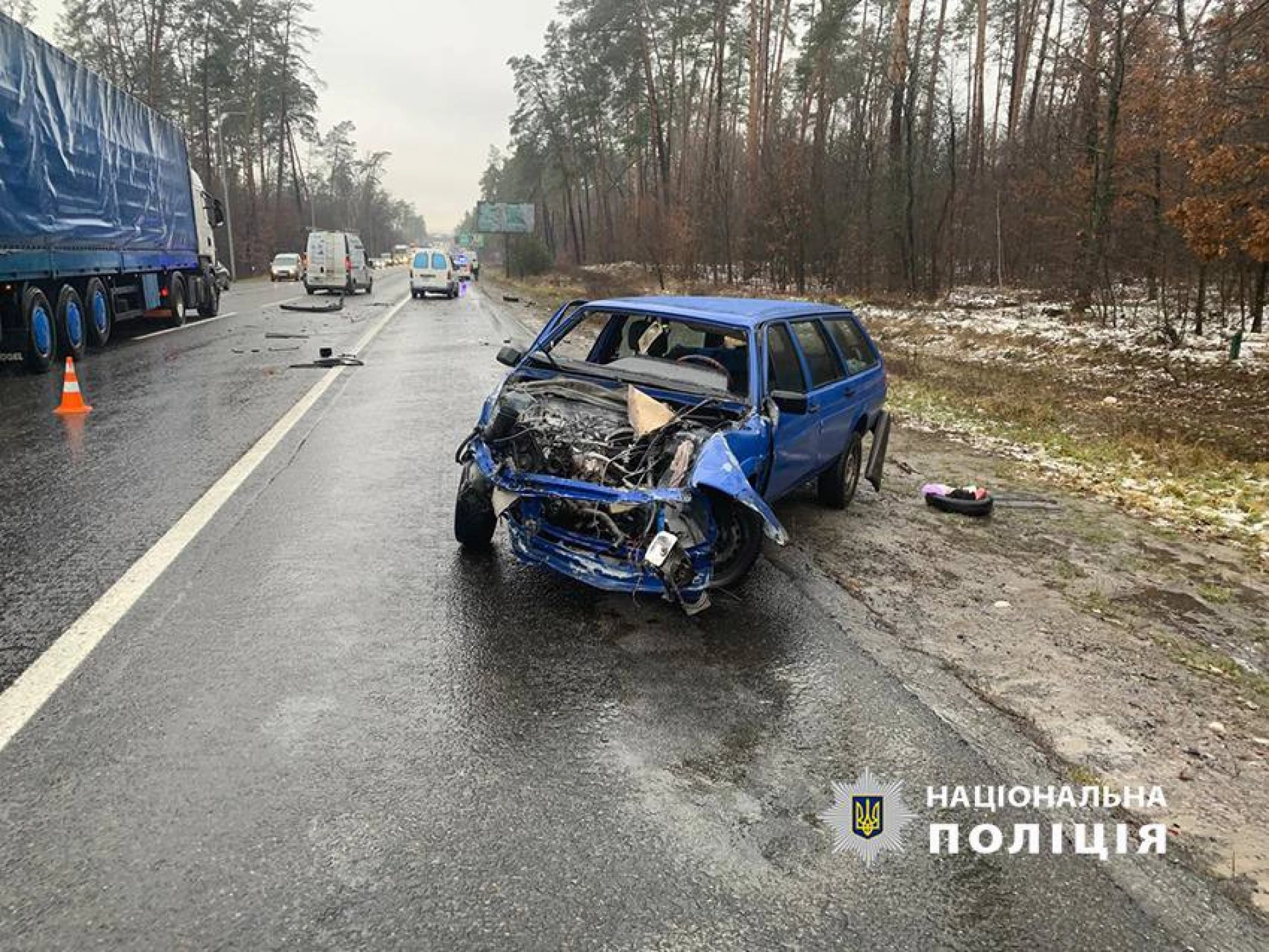 На Гостомельському шосе зіштовхнулися легковик та мікроавтобус, є постраждалі