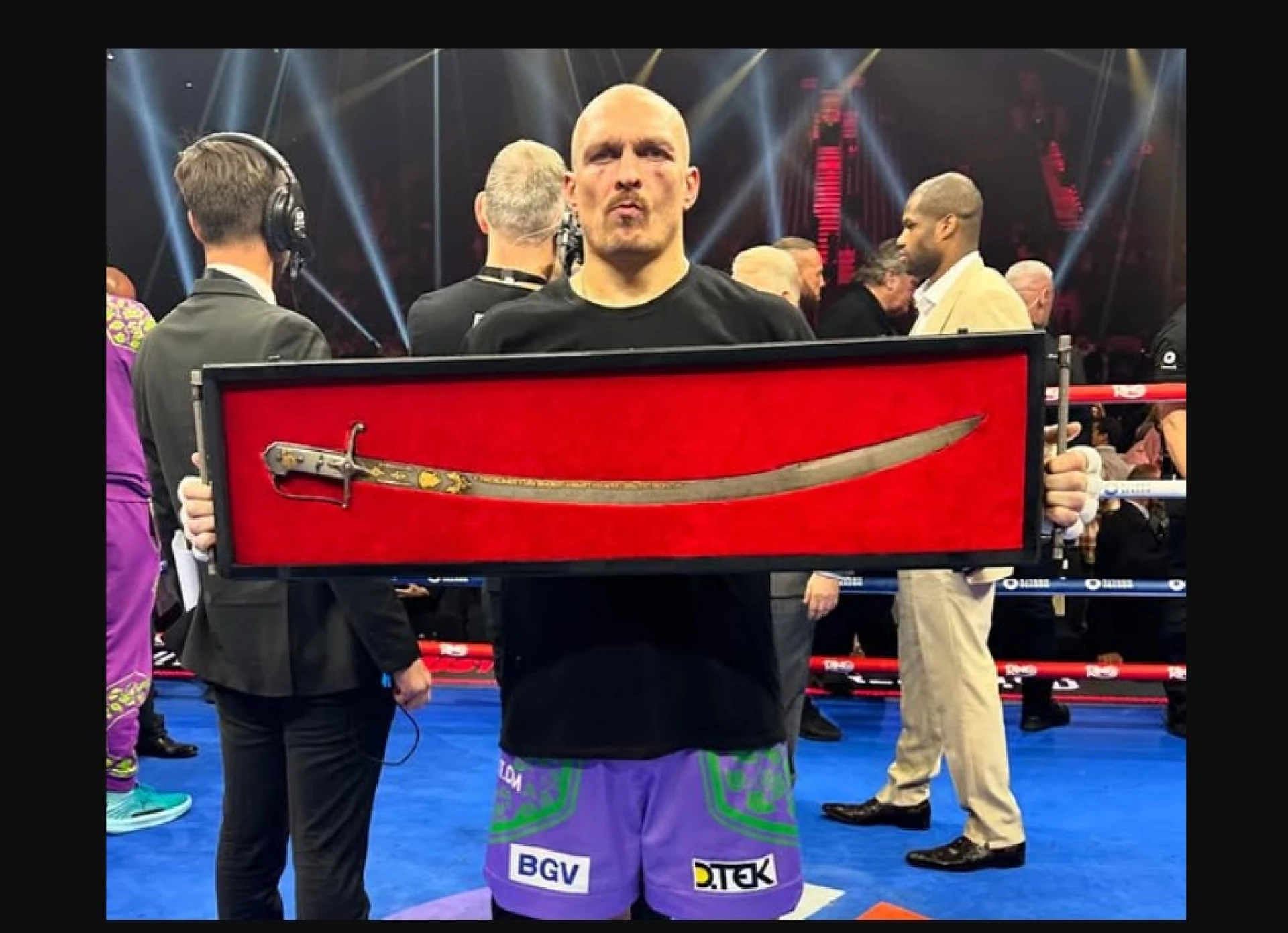 Київська митниця: Шабля Івана Мазепи повернулася в Україну