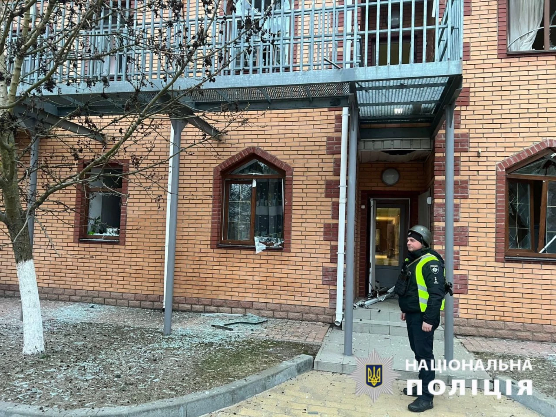 На Київщині через обстріл пошкоджено будинок, дитсадок та дитячий майданчик