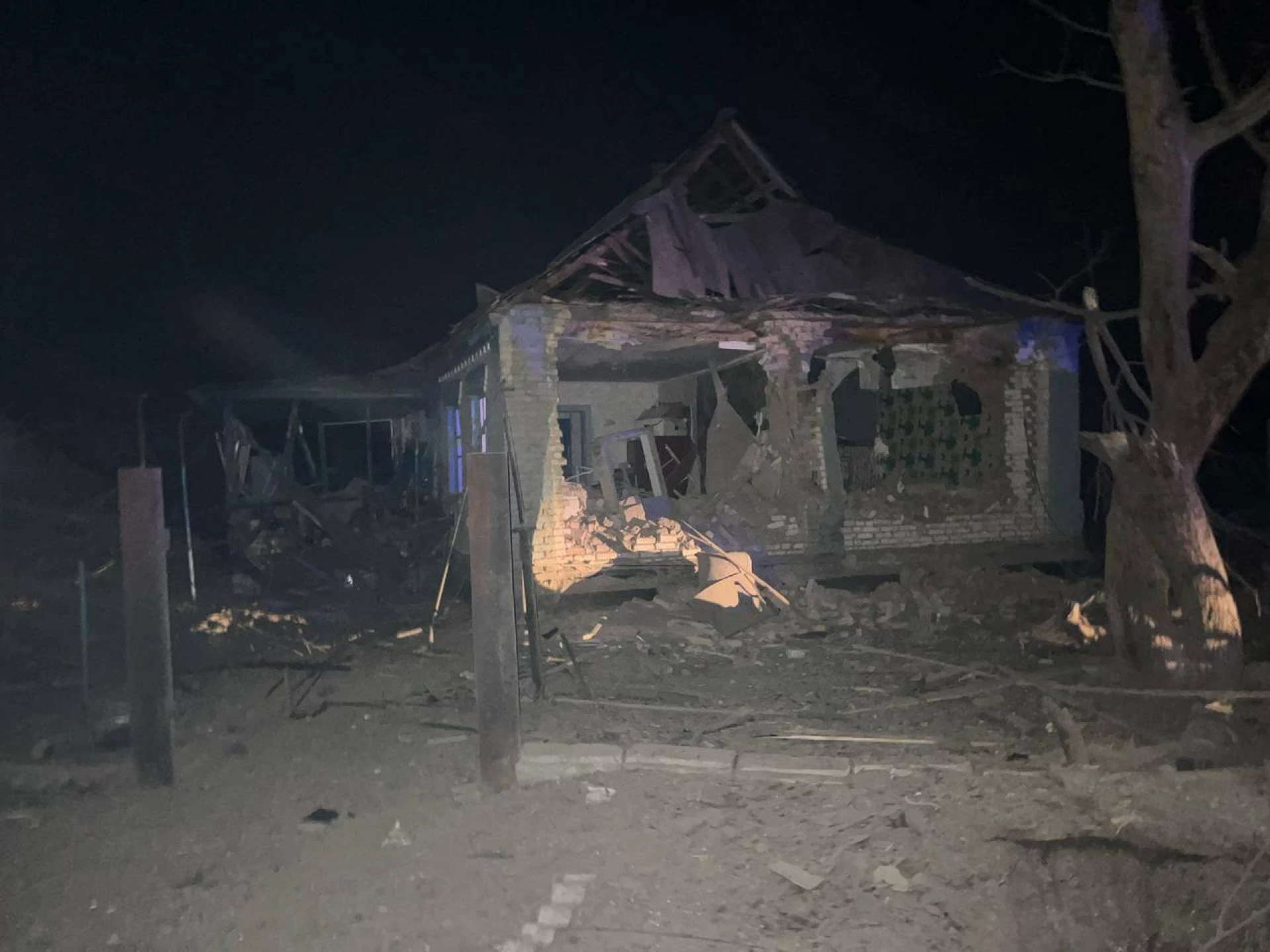 Унаслідок ворожої атаки в Обухівському районі травмовано жінку
