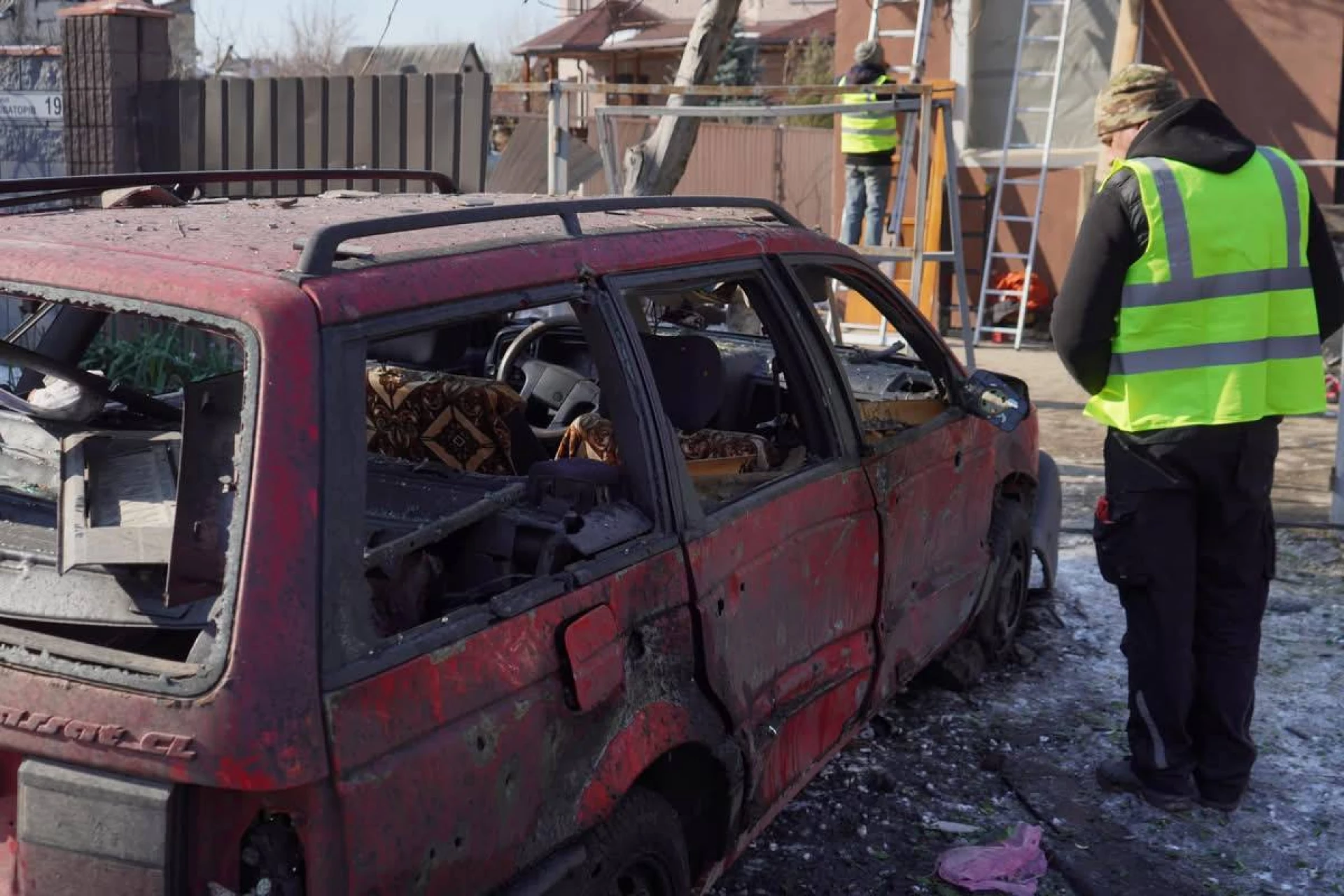 У Бучанському районі ліквідовують наслідки нічної атаки ворога