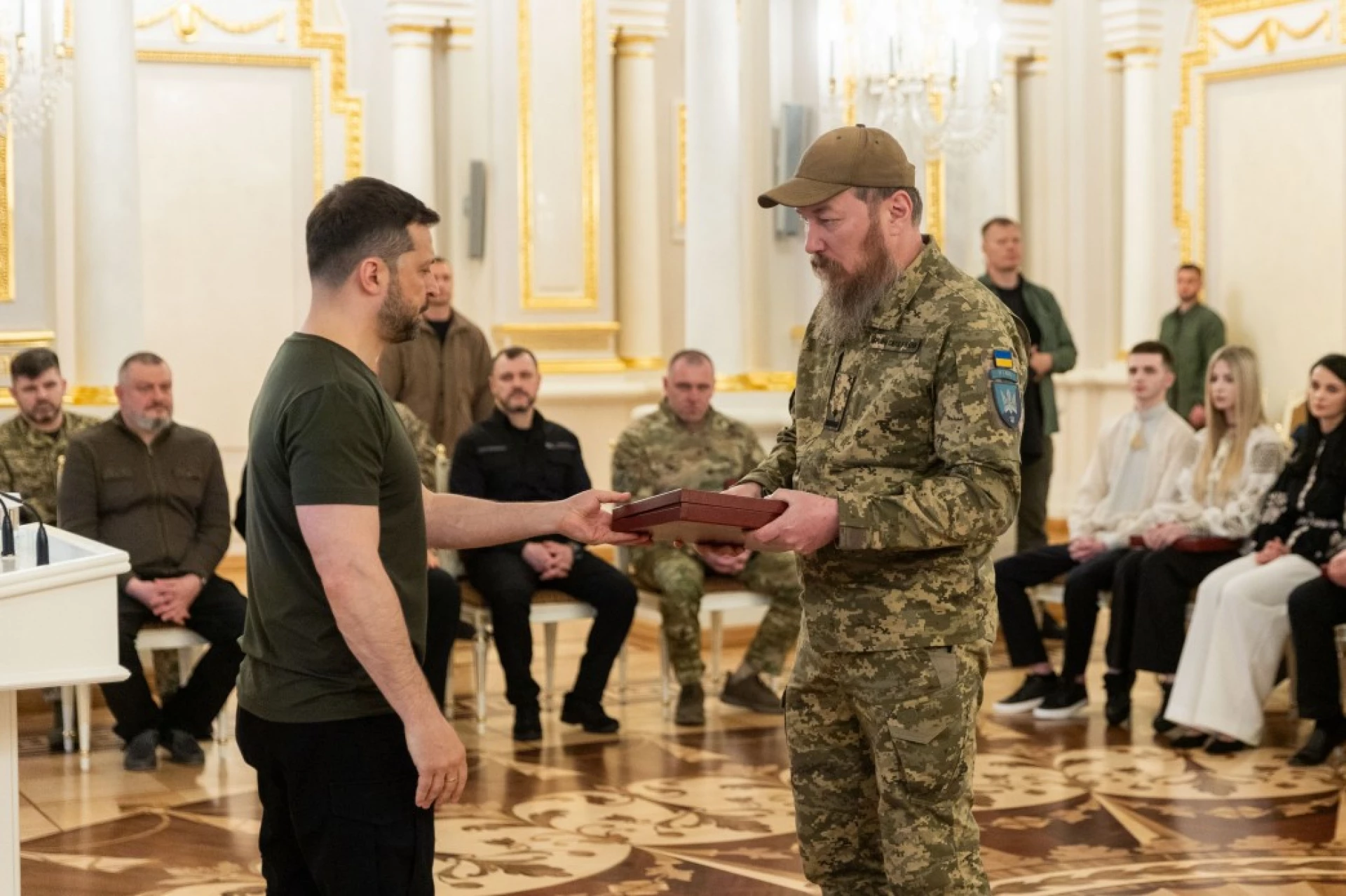 Президент відзначив воїнів найвищими державними нагородами