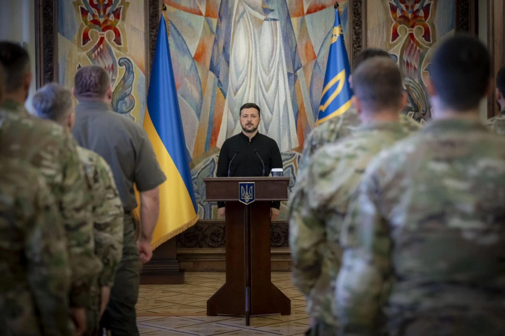 Зеленський подякував воїнам СБУ за проведення операції «Павутина» та відзначив їх державними нагородами