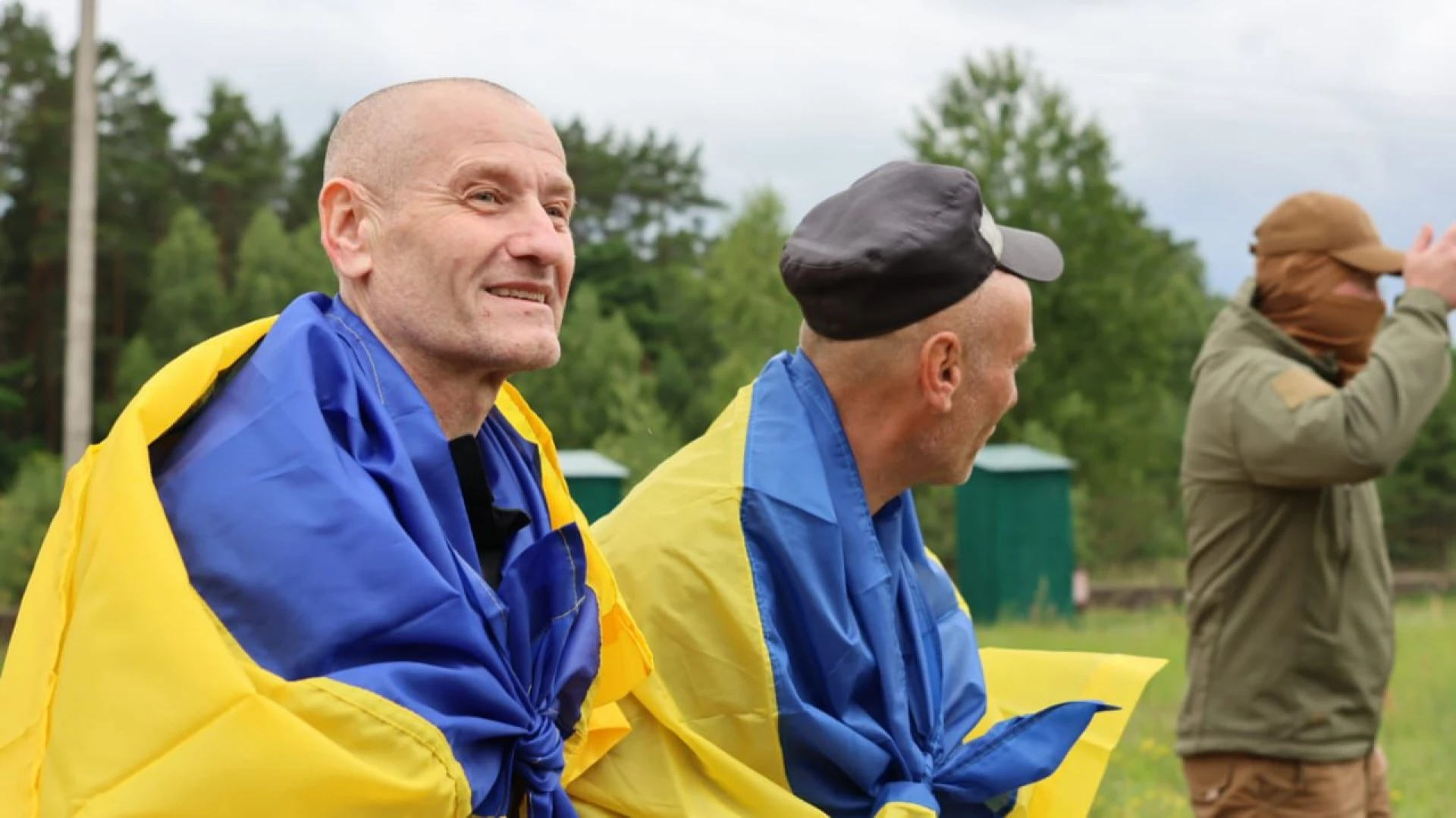 Додому повертаються українські військові, які перебували у полоні понад 2 роки