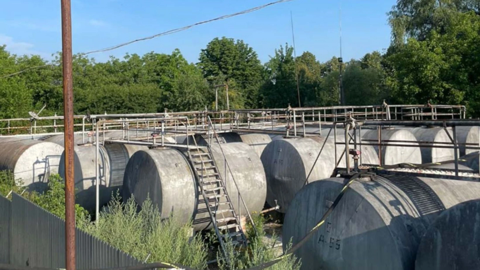На Київщині викрили підпільний мінізавод із виробництва фальсифікованого пального