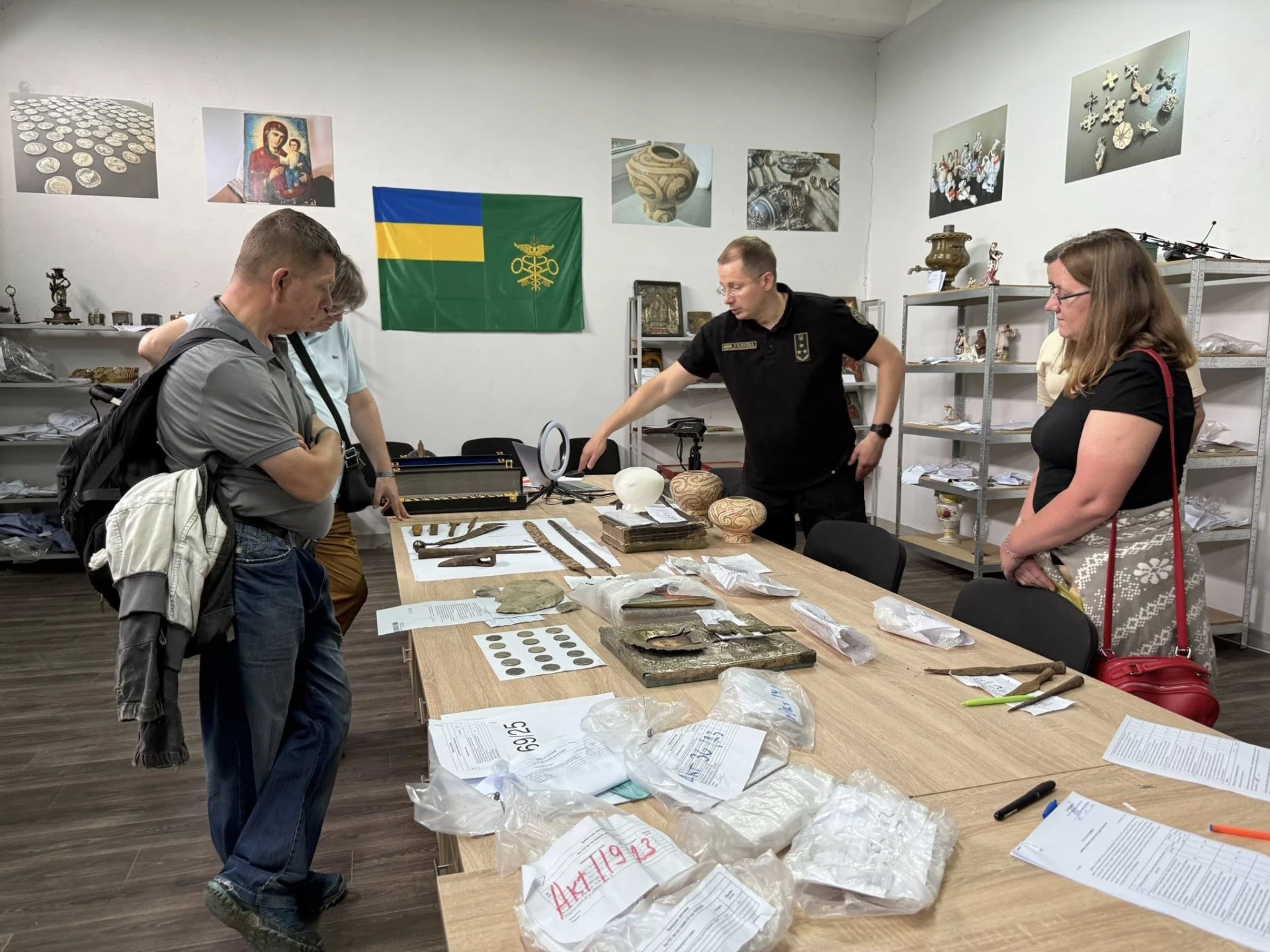 Київська митниця передала артефакти Київської Русі та скіфські реліквії до музеїв