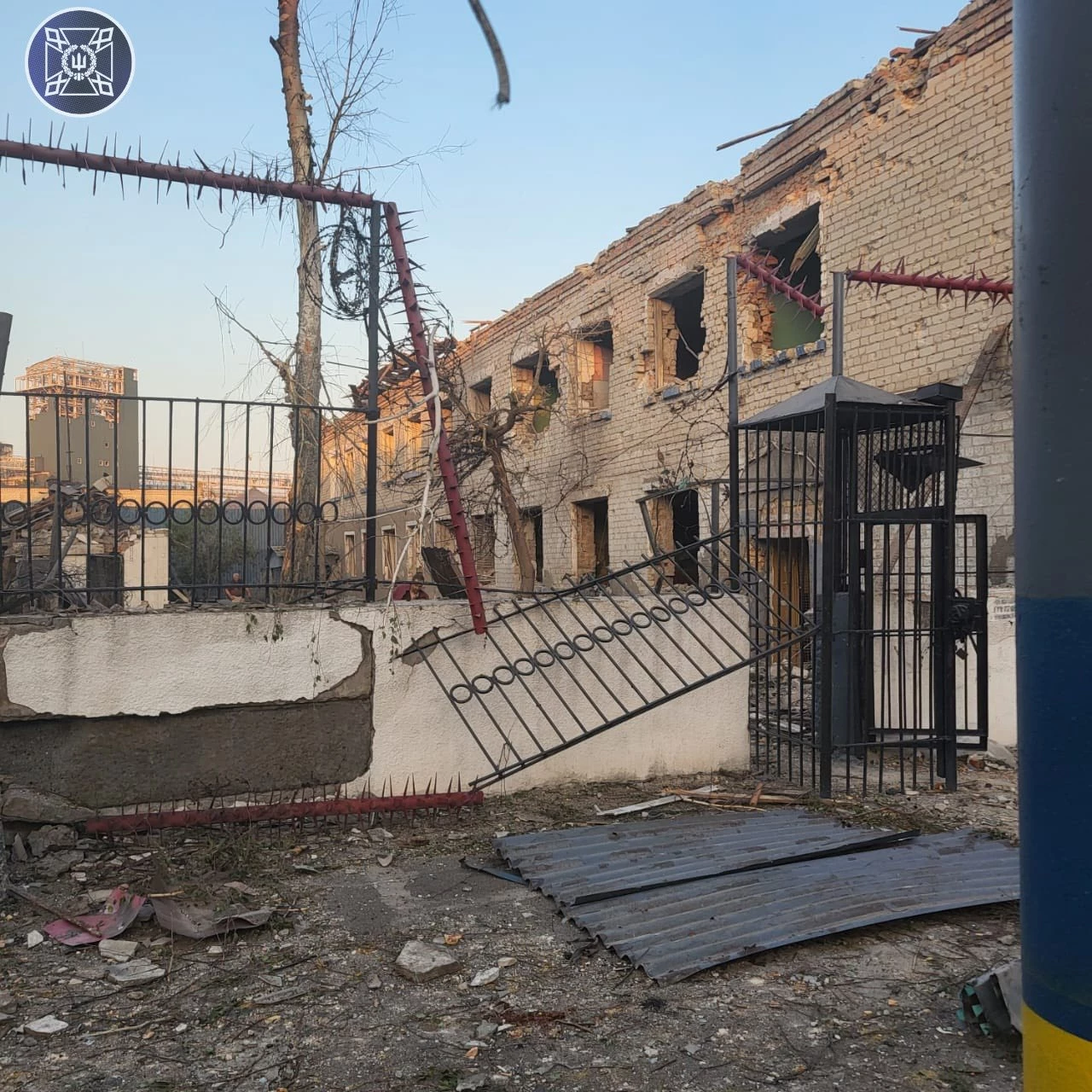 Чотири бомби вгатили по колонії: зросла кількість загиблих в’язнів. Фото