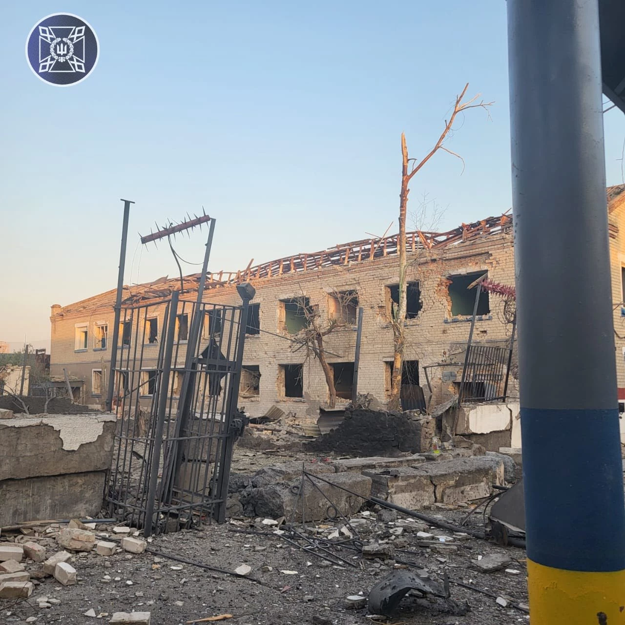 Чотири бомби вгатили по колонії: зросла кількість загиблих в’язнів. Фото
