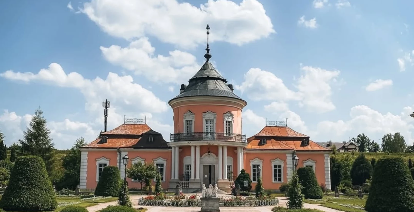 Золочівський замок зберігає таємниці тамплієрів та особливий Китайський палац