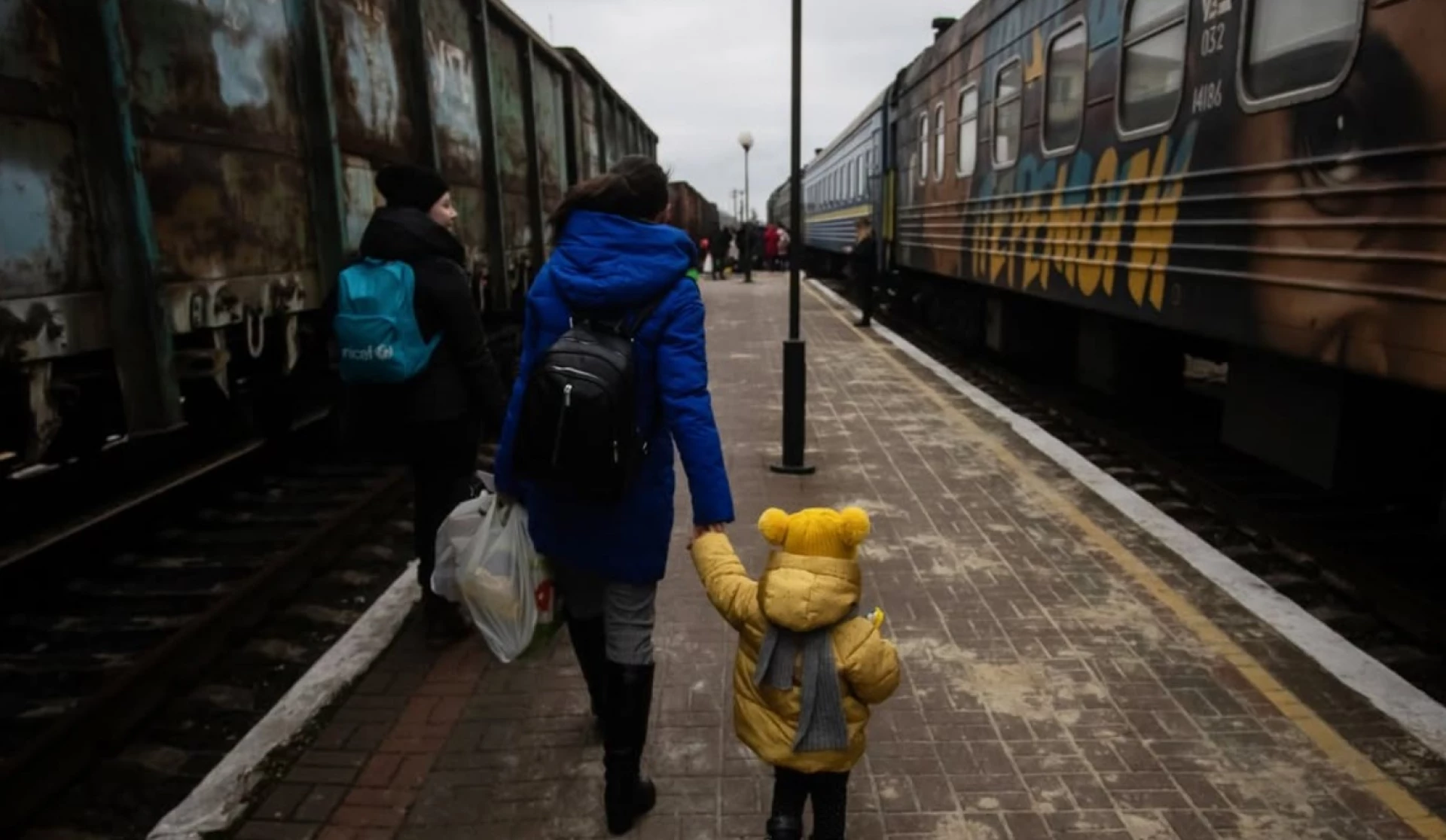 Українські біженці почнуть повертатися додому у 2027-му – НБУ