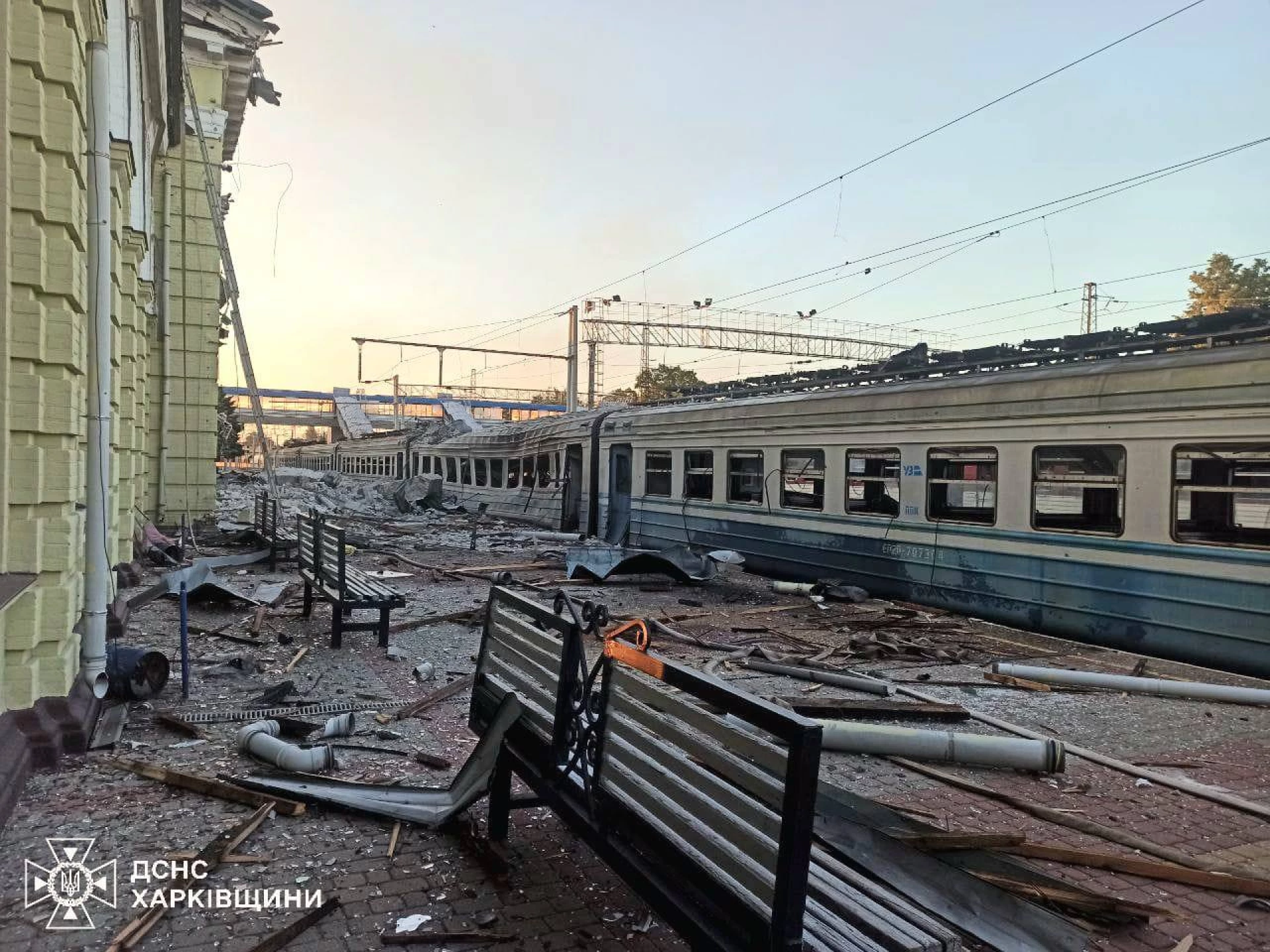 Великий обстріл Лозової: є жертви і руйнування
