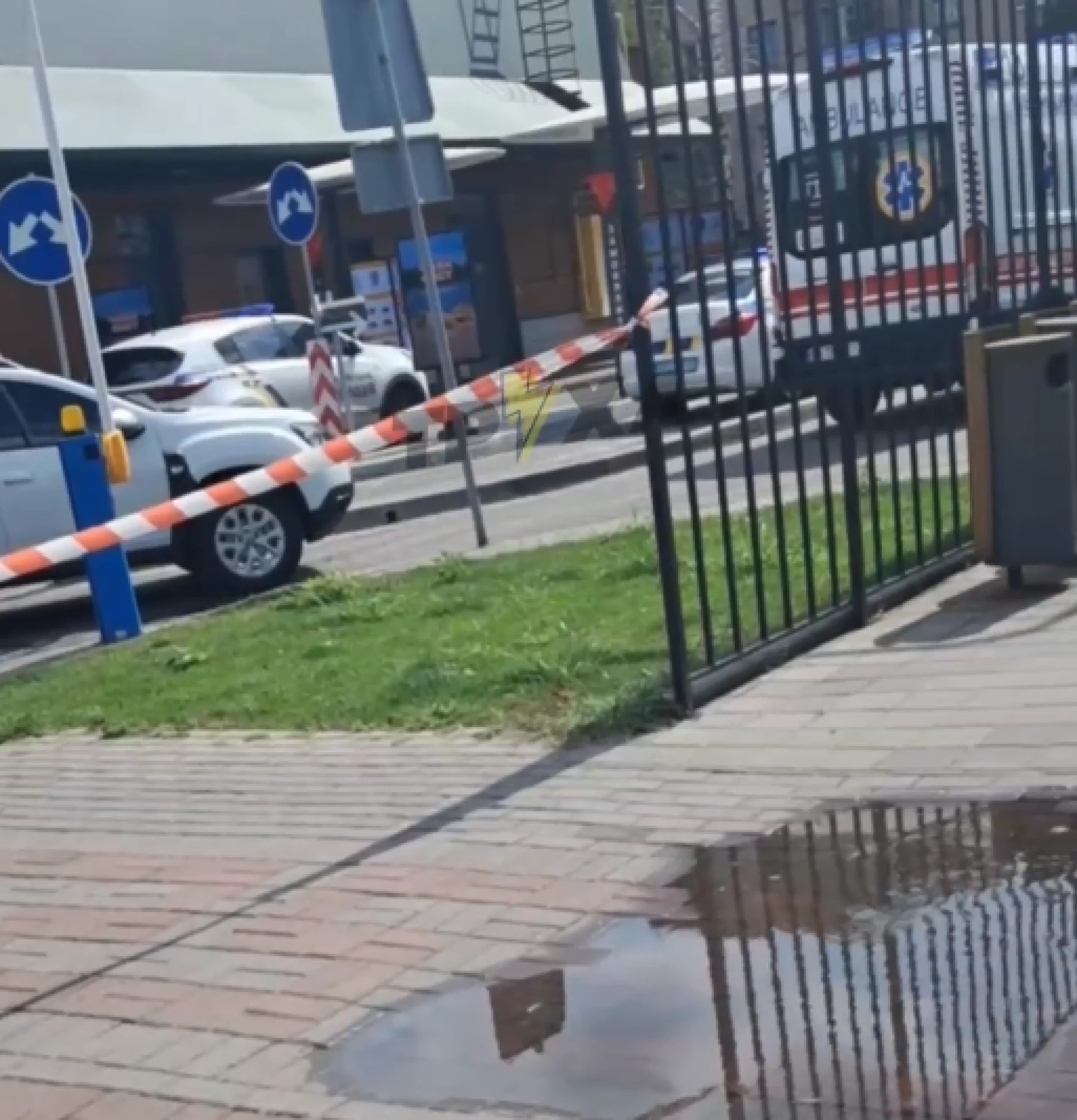 У Черкасах з МакДональдзу винесли пораненого чоловіка