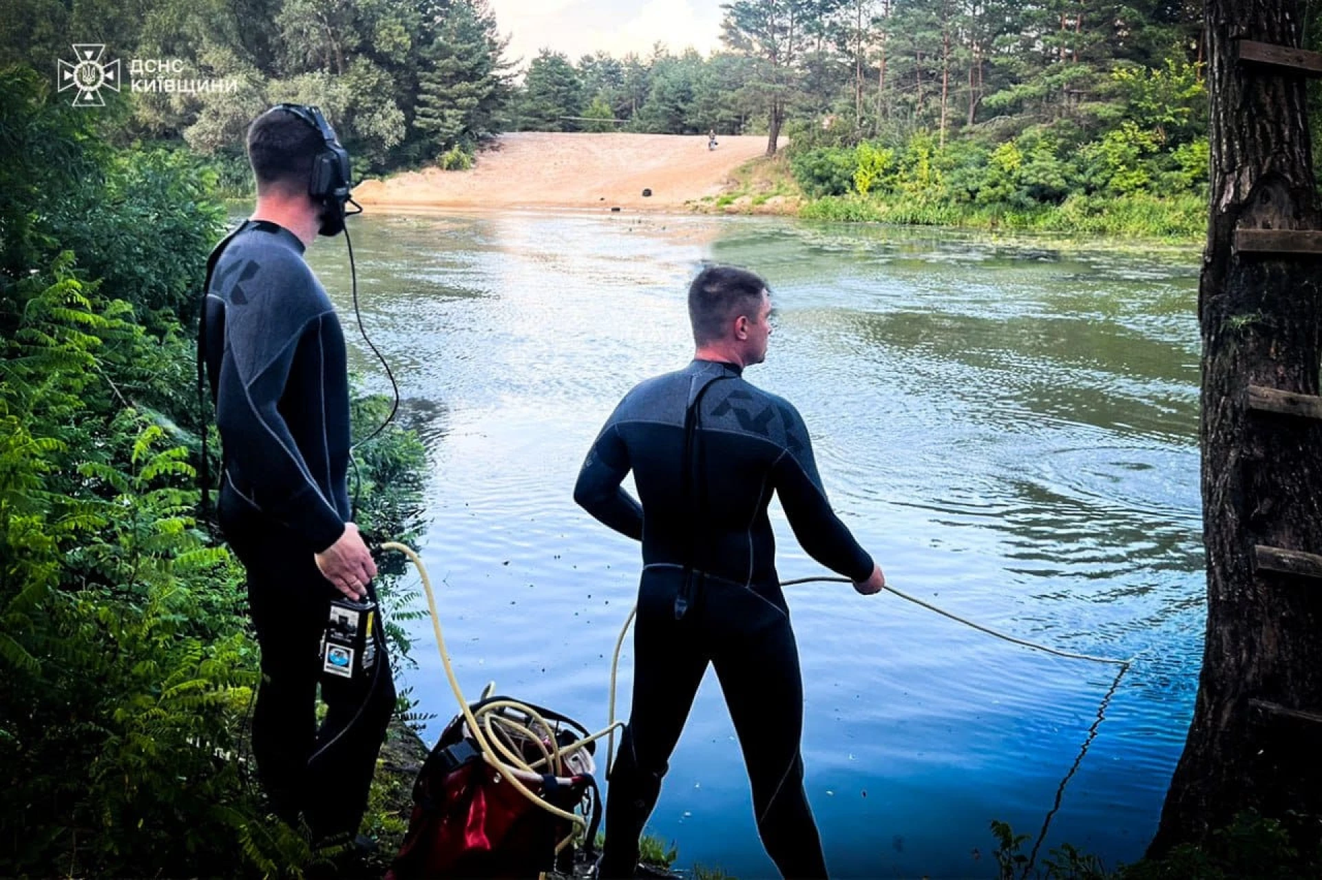 На Київщині двоє хлопців стрибали з мосту у воду: один загинув